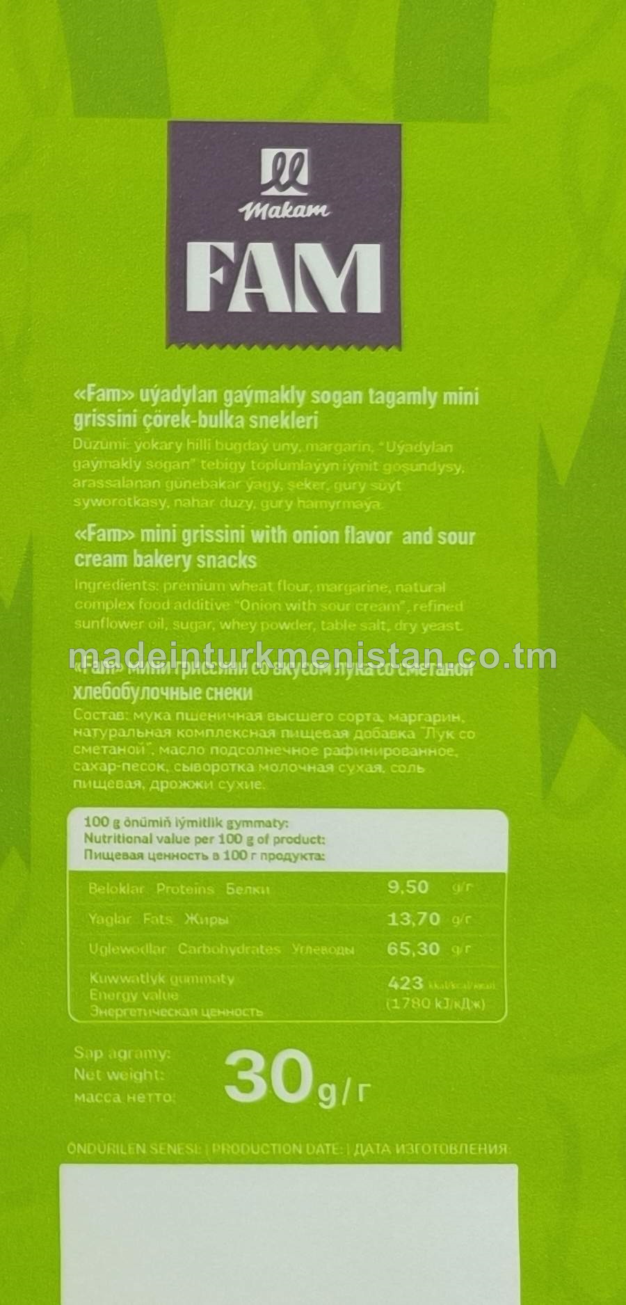 "Fam" uýadylan gaýmakly sogan tagamly mini grissini çörek-bulka snekleri. Ýokary hilli bugdaý unundan